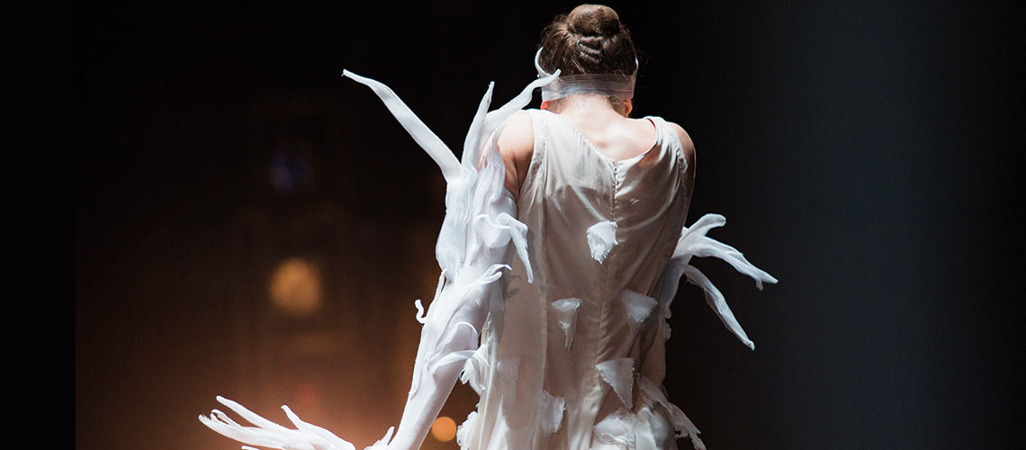 LES BALLETS DE MONTE-CARLO PRESENTA: LAC BASADA EN EL LAGO DE LOS CISNES
